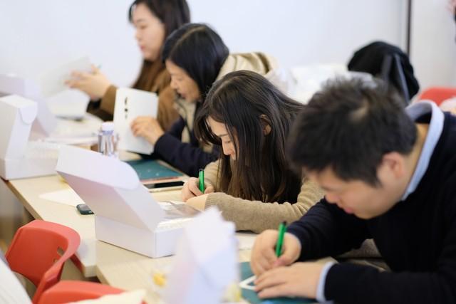 寶航人(ren)力(li)直播帶崗，助力(li)人(ren)才(cai)求職就業